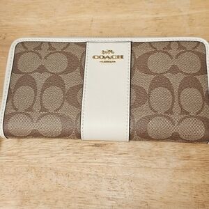 Coach Signature Brown and Cream Wallet New No Tags.